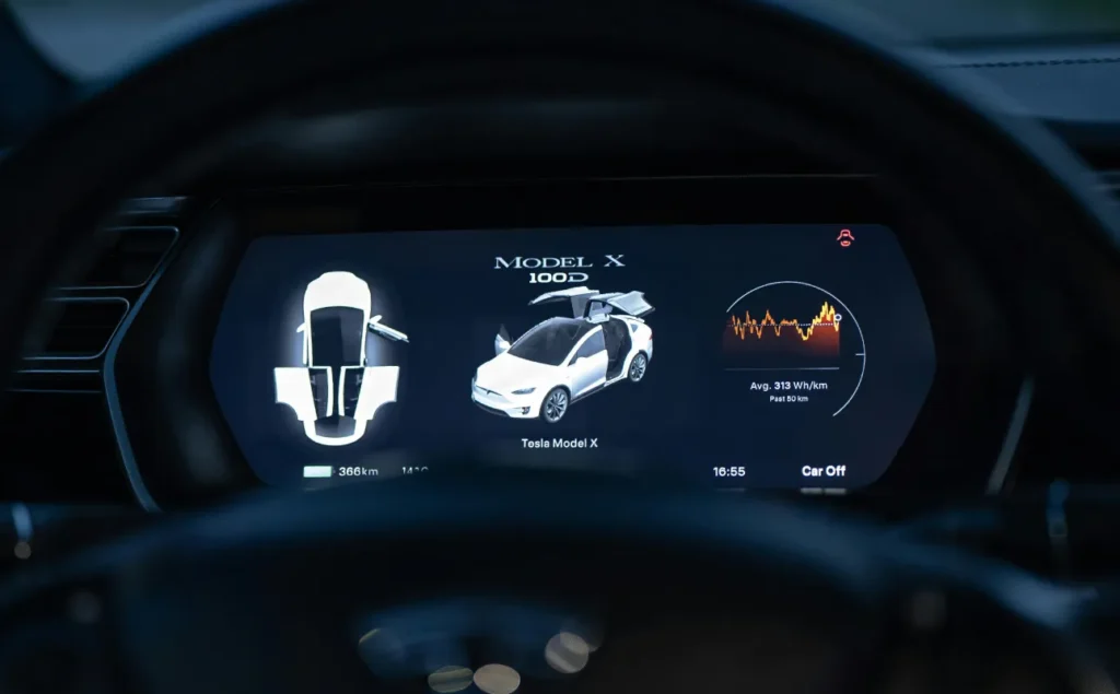 Tesla’s Dashboard UI Enhanced user focus while driving and higher satisfaction scores