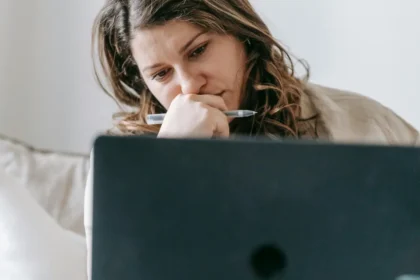 A woman entrepreneur looking at her laptop with a worrying look